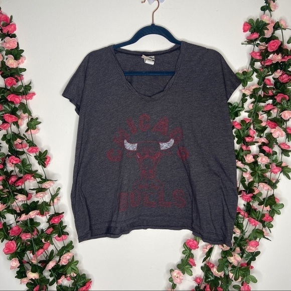Junk Food Clothing Tops - Junk food Gray Chicago Bulls Crop Top Women Small Basketball Sportswear Fangear